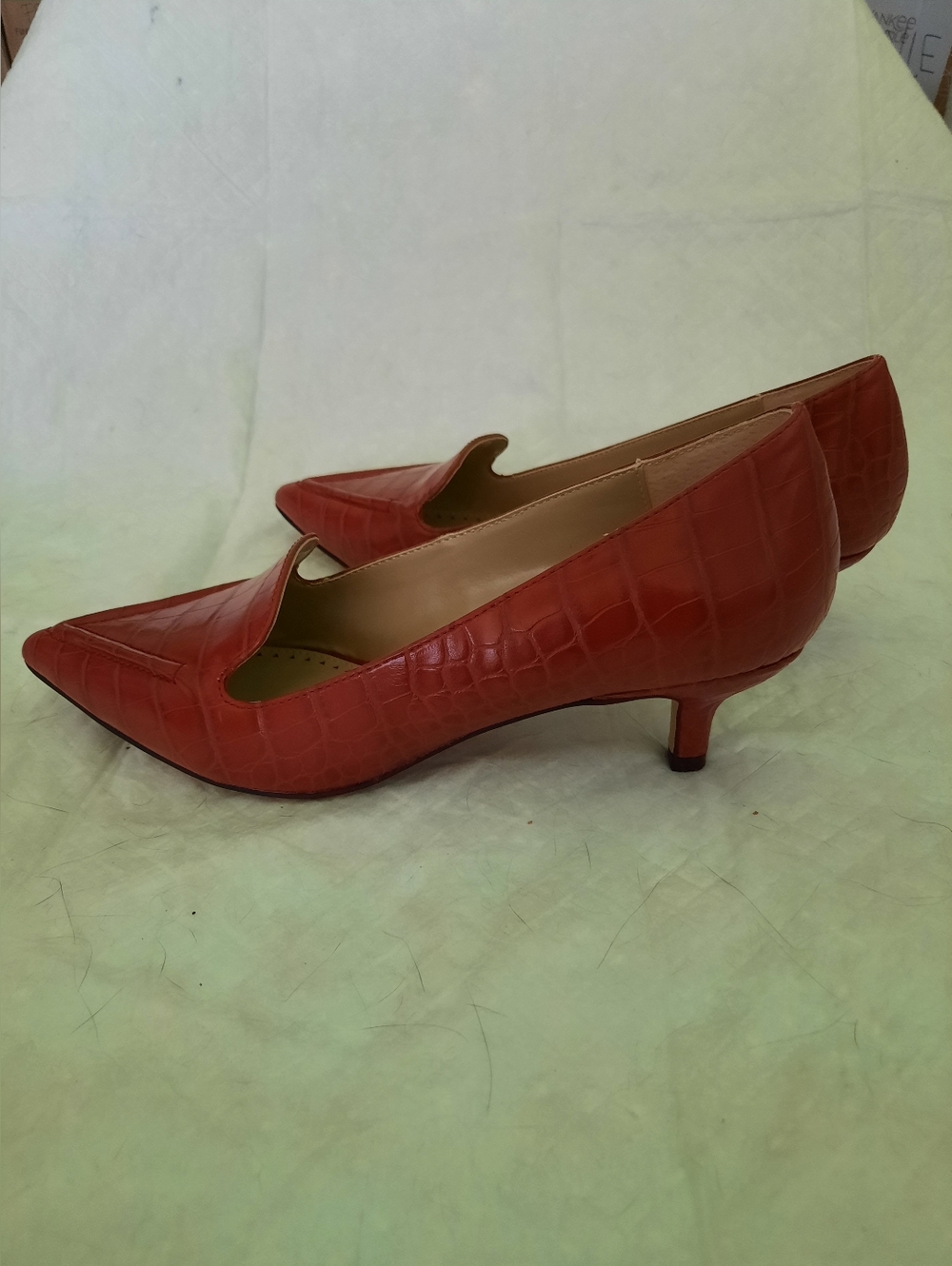 Women's Red Croc-Embossed Pointed Toe Kitten Heel Pumps